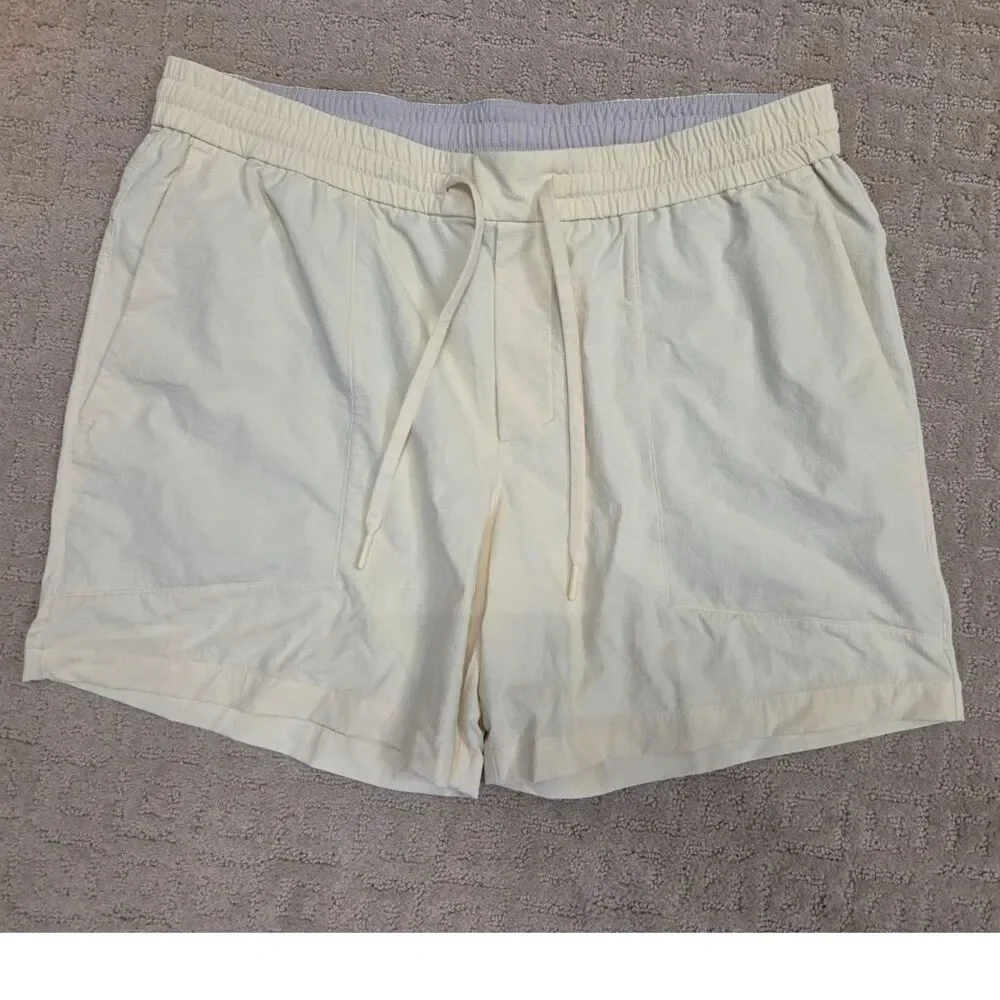 Lululemon Bowline Shorts Mens Size XL XLarge Light Yellow